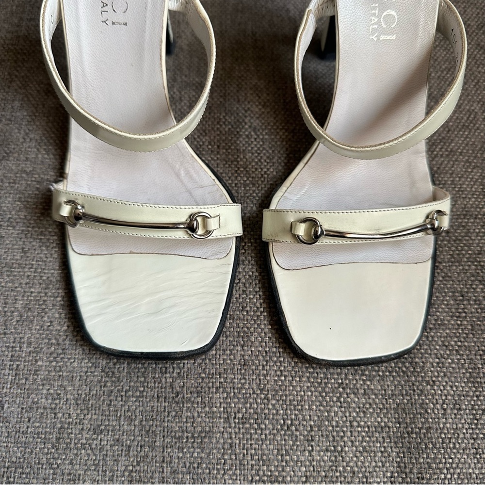 Vintage white Gucci horsebit heels - Picture 4 of 8